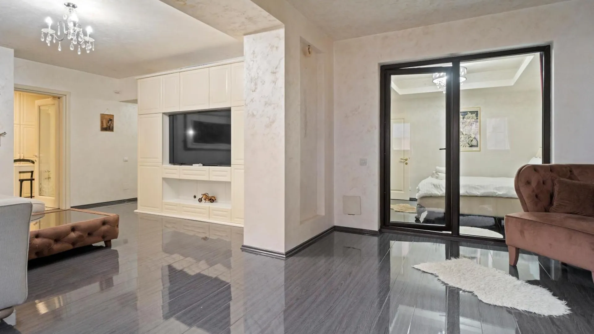 Apartment Classic Luxury At Bucharest Mall Romania