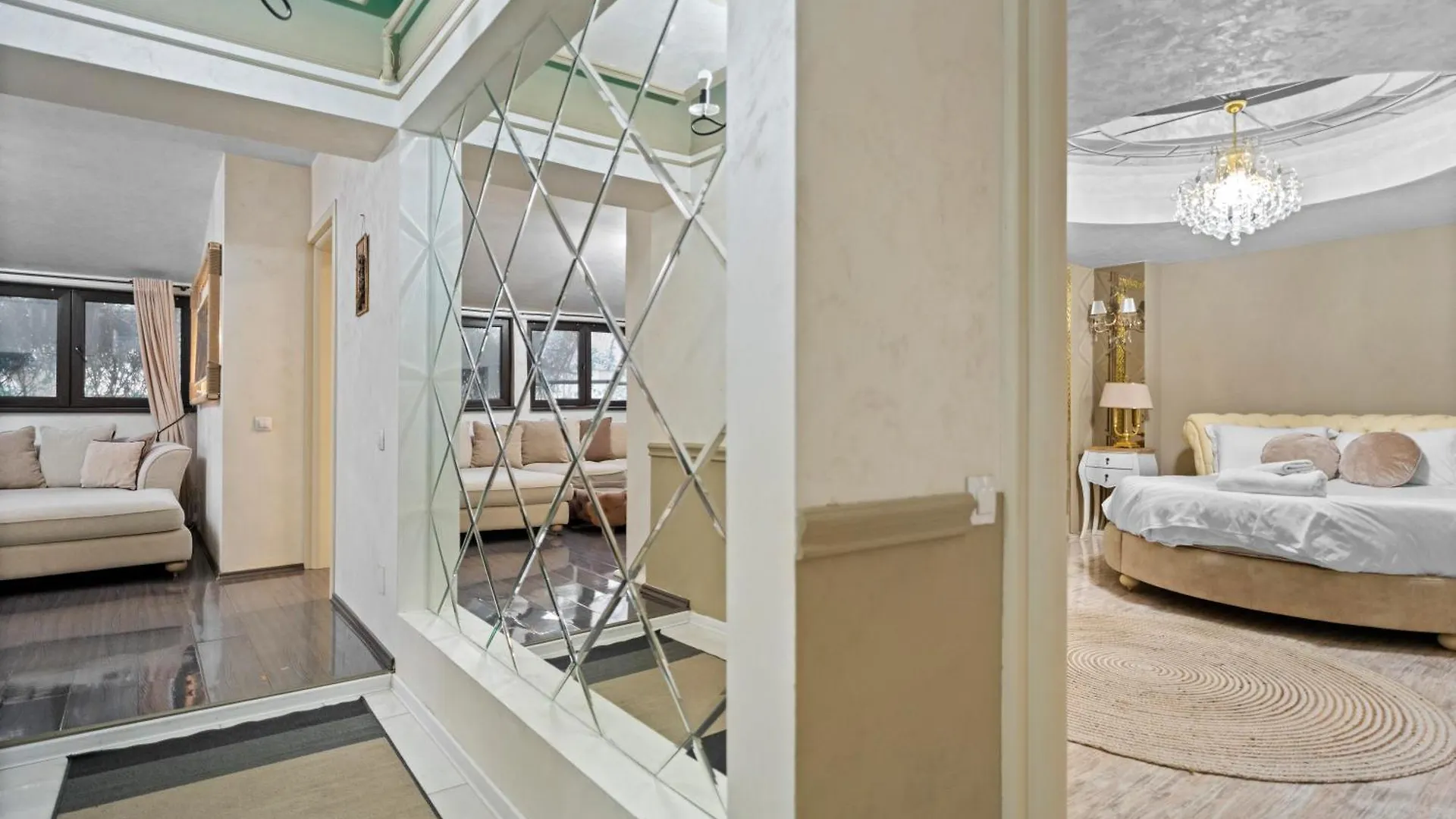 Classic Luxury At Bucharest Mall Apartment