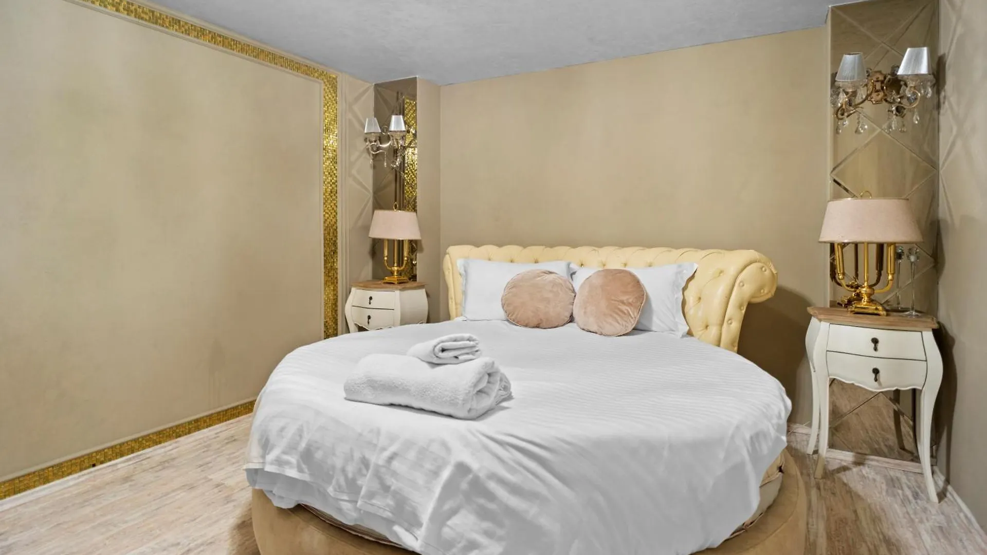 Classic Luxury At Bucharest Mall Apartment