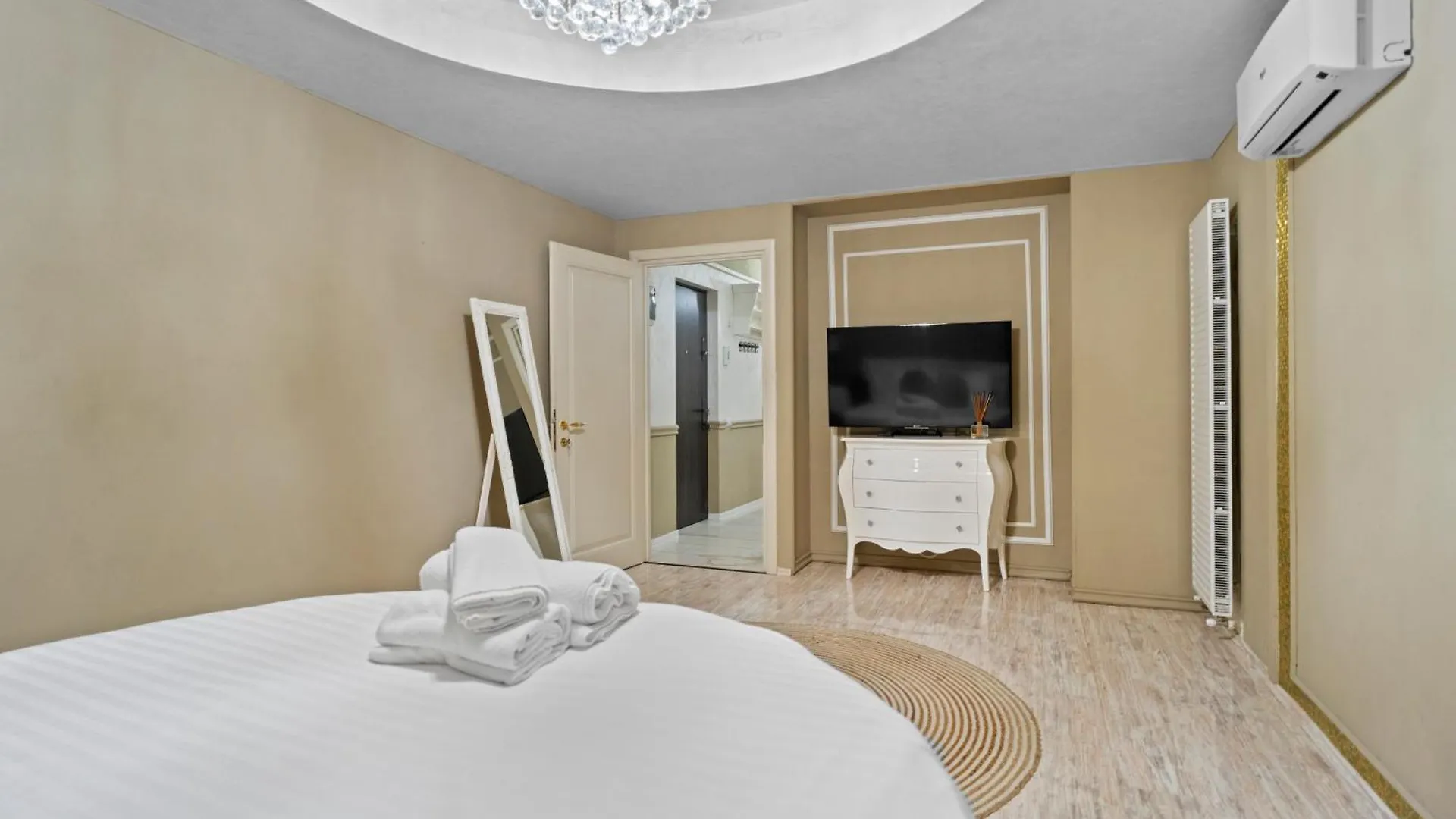 Apartment Classic Luxury At Bucharest Mall