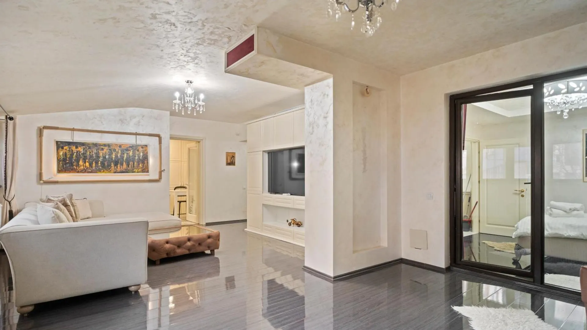 Apartment Classic Luxury At Bucharest Mall